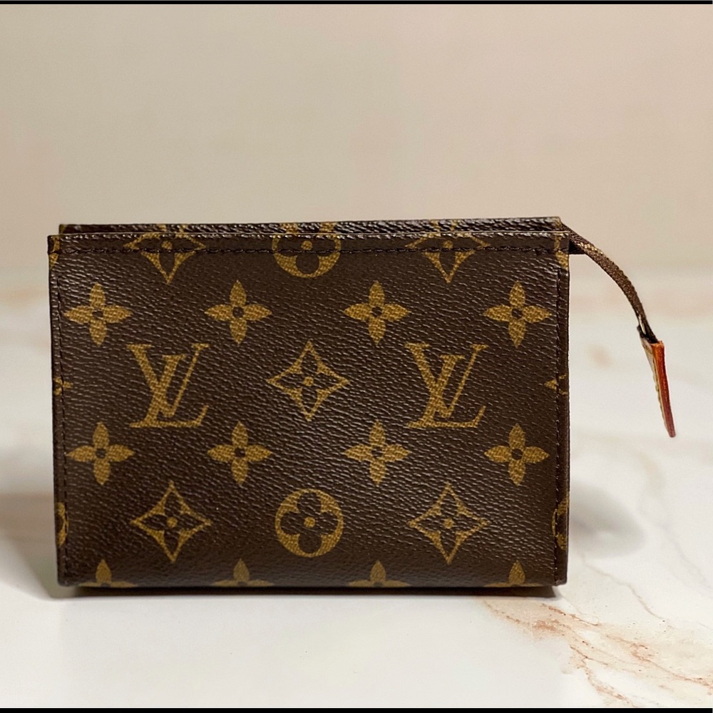 Louis Vuitton Toiletry Pouch 15, authentic